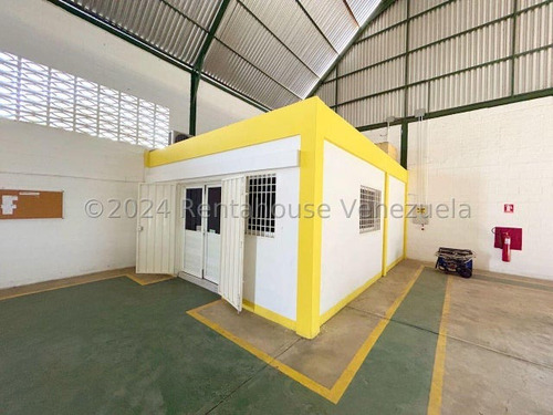 Galpon En Venta Barquisimeto Zona Industrial Gisselle Lobo Vende Imponente Y Moderno Galpon Industrial Excelente Ubicacion 3000 Metros Cuadrados Tiene Tanque Subterraneo De 50000 Litros 2 4 2 5 8 5 9