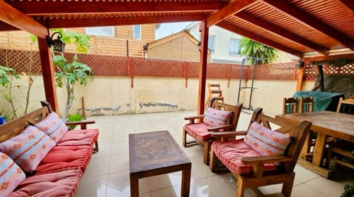 Casa En Venta De 3 Dorm. En Jardines Las Vizcachas