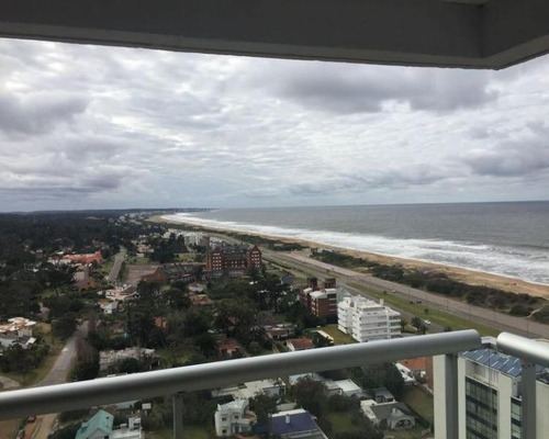 Venta De Apartamento 2 Dormitorios En Playa Brava