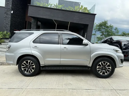 Toyota Fortuner 3.0 Sr5