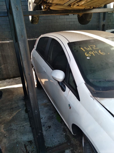 Veiculo Fiat Punto 2015/2016 Para Retirada De Peças