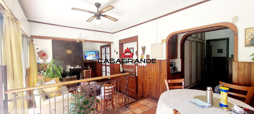 Casa En Régimen De Ph De Bajos, Amplio Fondo, Parrillero, Garaje