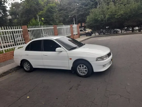 Mitsubishi Lancer 1.6 Glx 5 p