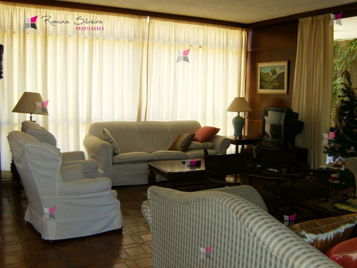 Casa En Mansa, 5 Dormitorios *- Ref: 7424
