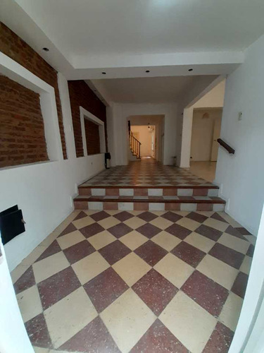 Chalet 5 Amb 140 Mts² Semi Lote Centro Diversos Fines Orden De Vender