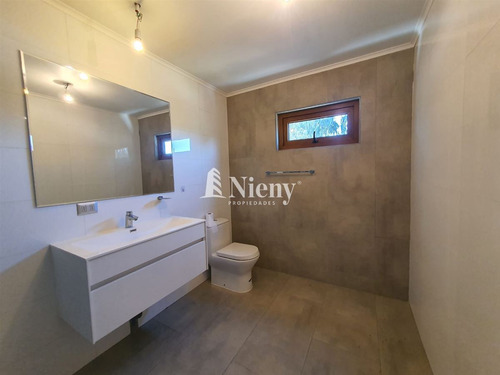 Casa En Venta De 6 Dorm. En Machalí, Condominio Doña Matilde
