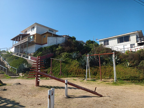 Casa Con Depto Adicional En Condominio Acceso Directo Al Mar