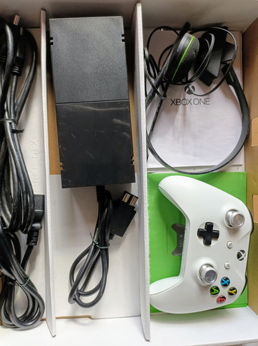 Consola Xbox One Halo Master Chief Edition 35 Juegos Inc. Blanco (Usado)