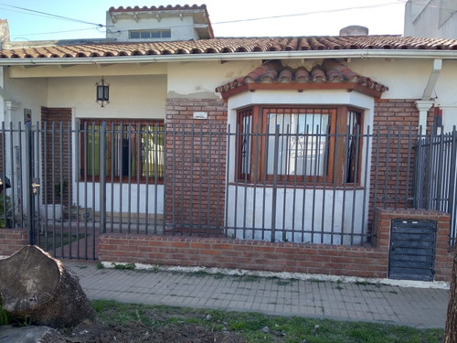 Casa Con 3 Habitaciones. A 5 Cuadras Del Centro De Lujan