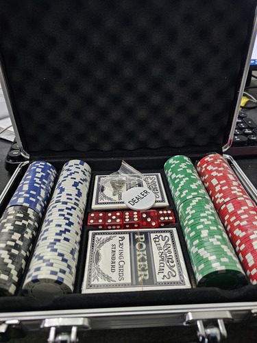 Juego De 200 Fichas De Pokar En Estuche (Usado)