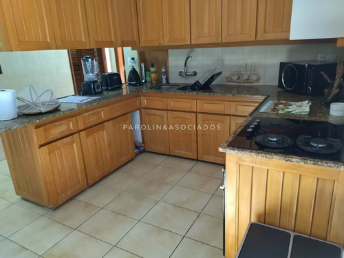 Hermosa Casa En Venta De 5 Dormitorios En Mansa, Punta Del Este.