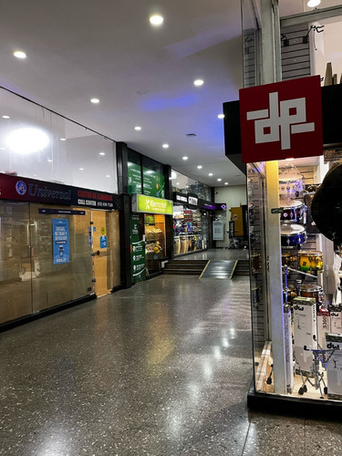 Excelente Local En Galeria Crown Plaza Pasos Del Metro