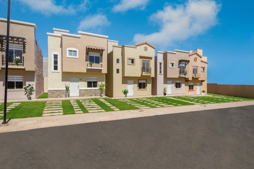 Casa En Pachuca Hidalgo Con 3 Recamaras, En Privada Con Alberca
