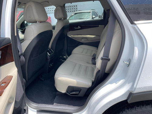 Imagen 3 de 11 de Kia Sorento Americana