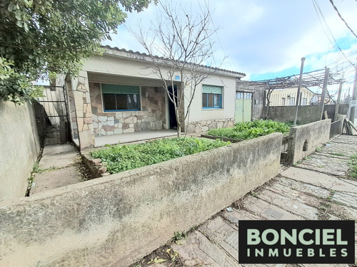 Buena Casa Y Apartamento En Excelente Ubicación