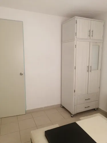 Se Renta Casa Amueblada, Con Estacionamiento, Jardín Y Vigi