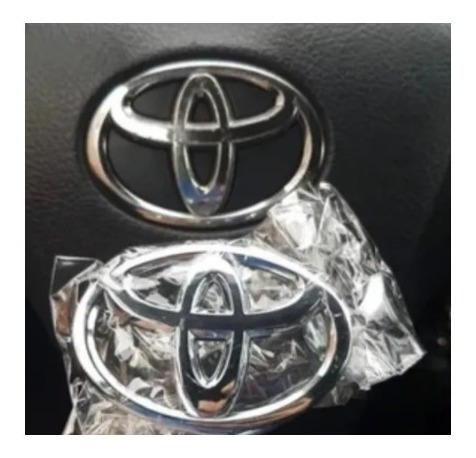 Imagen 2 de 5 de Emblema Del Volante Para Toyota Fortuner