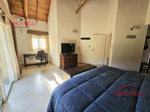 Venta De Casa En San Barrio San Patricio Con Hermoso Parque