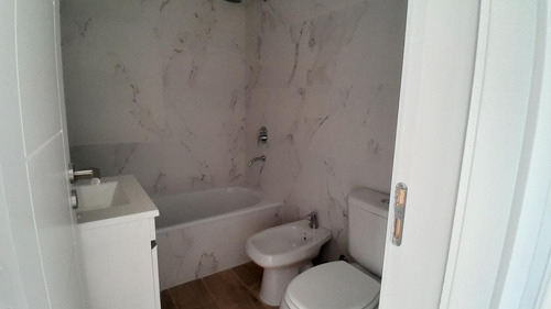 3 Ambientes Venta En Villa Urquiza. Semi Piso Exclusivo. Gran Patio Terraza C/parrilla. Luz, Sol Y Vista