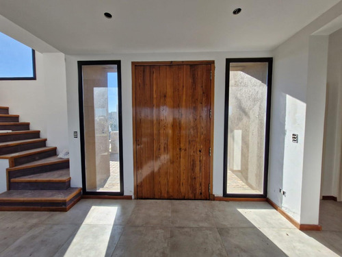 Casa En Venta Barrio Norte, Lotazo A Laguna!- El Canton | Escobar