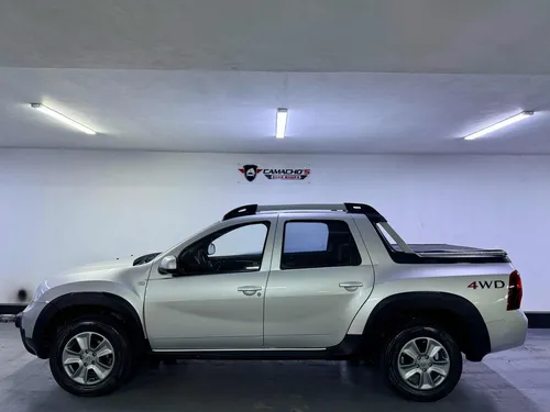 Renault Oroch 2.0 intens 4x4 mecanica (financiamiento) 1 dueño
