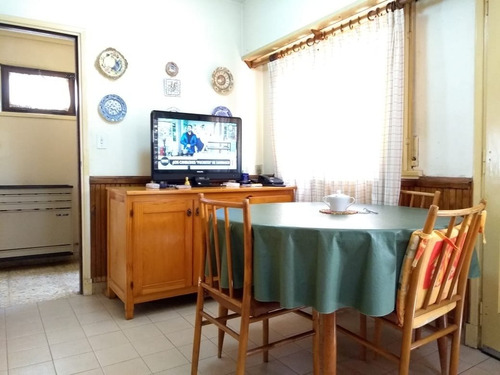 Amplio Chalet De Estilo Marplatense En Excelente Zona