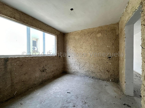 Amplio Apartamento En Obra Gris Excelente Para Remodelar En Venta Ubicado En Maracay Urb El Bosque Db 24-29293
