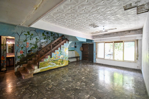 Casa En Venta 196 M² - Boedo / Terreno (22.8 M Pb + 7pisos + 2retiros)