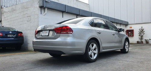 Imagen 6 de 11 de Volkswagen Passat 2.5 Sportline Automatico Plata 2013
