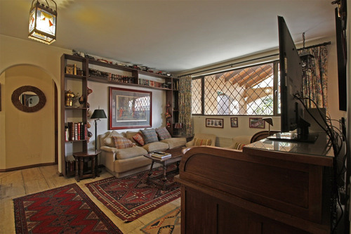 Acogedora Casa En Manquehue Oriente - La Dehesa