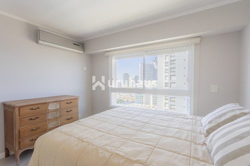 Venta Apartamento Tres Dormitorios Playa Mansa Primera Linea Edificio Coral Tower