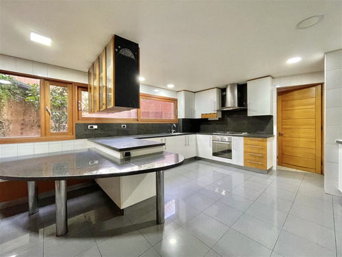 En Condominio: Vía Aurora, Lo Curro, 2.400 M2 Terreno