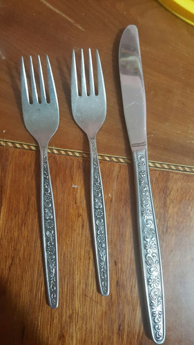 2 Tenedores 1 Cuchillo Koreanos Antiguos De Colección (Usado)