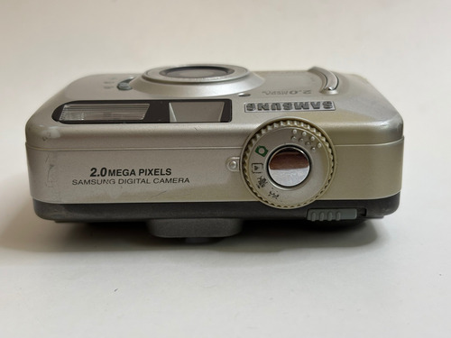 Cámara Digital Samsung Digimax 2.0 Mp Retro Digicam Plateado (Usado)