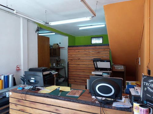 Local Comercial Sobre Avenida Con Espacio Aéreo