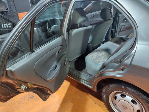 Imagen 11 de 14 de Mitsubishi Signo