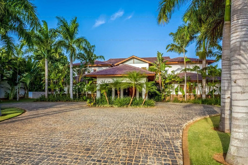 Venta De Hermosa Villa Tropical De 6 Habitaciones En Casa De