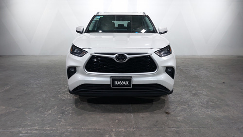 Toyota Highlander 3.5 XLE AUTO