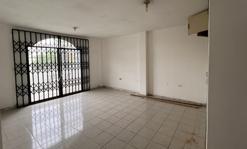 Imagen 3 de 5 de Departamento 1er Piso Av. Orellana Y B. Carrion Alb12, Balcon 16m2 Garaje