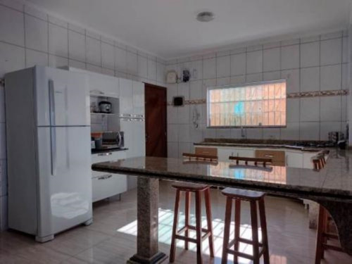 Imagem 14 de 23 de Obrado No Bairro Balneário Tupy, Em Itanhaém, Litoral Sul De São Paulo, Localizado No Lado Praia À 1.000 Metros Do Mar. Imóvel Com 240 M² De Terreno Sendo 244 M² De Área Construída. Possui Piscina, Ch