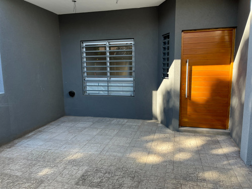 Duplex 2 Plantas Con 3 Dormitorios Cochera Y Jardin