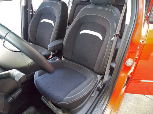 Fiat Punto 1.6 16v Sporting Uconnect + Nav 2016 Carbone