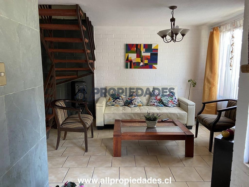 Casa, Amplio Terreno Y Excelente Ubicación En Maipú