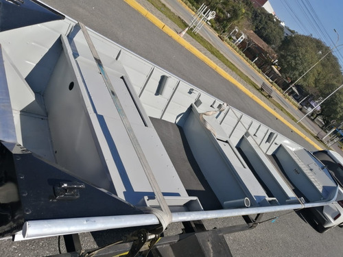 Imagem 9 de 9 de Barco De Aluminio Semichata 6 Mts E Carretinha