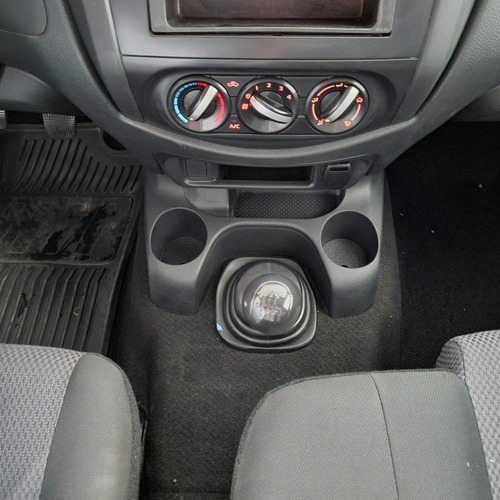 Imagen 13 de 14 de Nissan Np300 2.5 Estacas Dh Aa Mt 2016