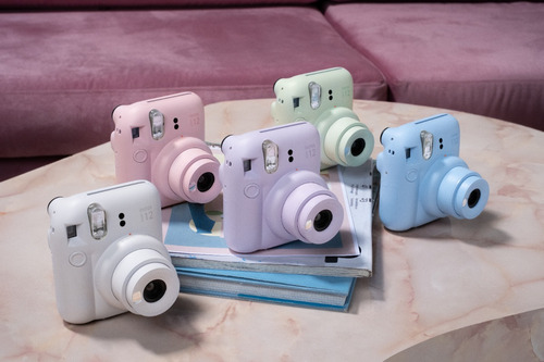 Camara Fuji Instax Mini 12 Polaroid Selfie + Rollo 20 Fotos*