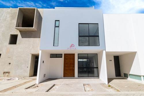 Casa En Venta Por Mariano Otero, Zapopan, Jalisco.