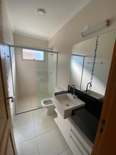 Ótimo Apartamento Em Atibaia! 2 Quartos (1 Suíte) Já Com Ar Condicionado Na Sala E Suite. Benheiros Prontos E Cozinha Planejada!