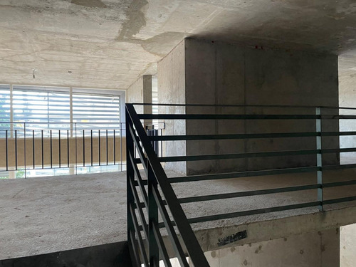 Arriendo Local Comercial De 107,48 M2 + 62,94 M2 De Altillo,