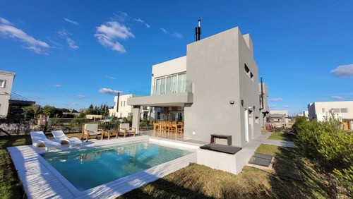 Venta Casa Barrio Carpinchos Nordelta Con Pileta